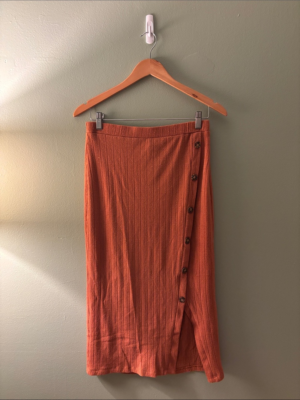 Sienna Sky Ribbed Midi Skirt in Rust